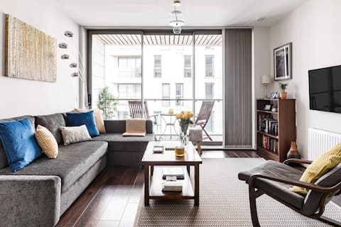 Explore Belfast from Stylish Apartment in Titanic Quarter