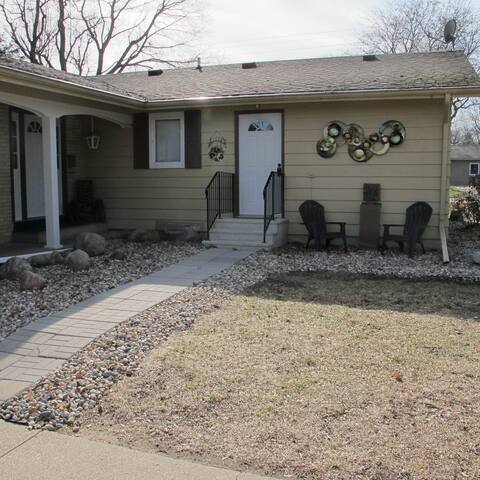 Kalamazoo Westside Wonder I -Private Entry & Rooms