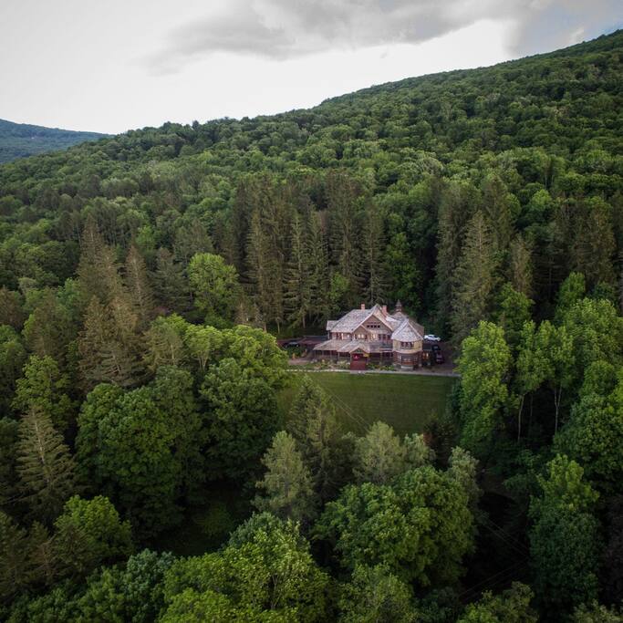 Spillian, Revel in the Catskills Villas for Rent in Fleischmanns, New