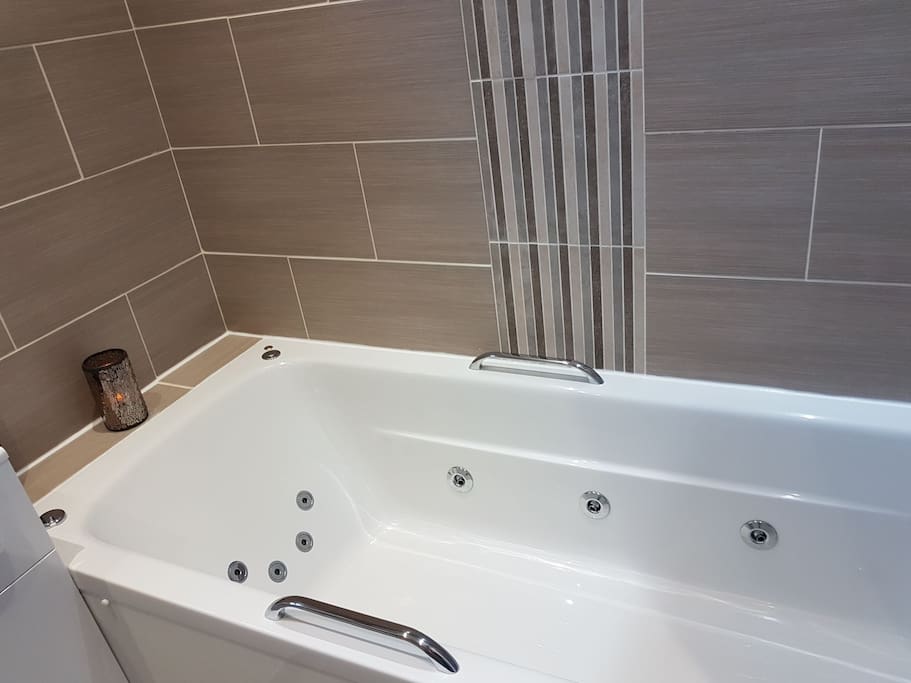 Jucuzzi Bath