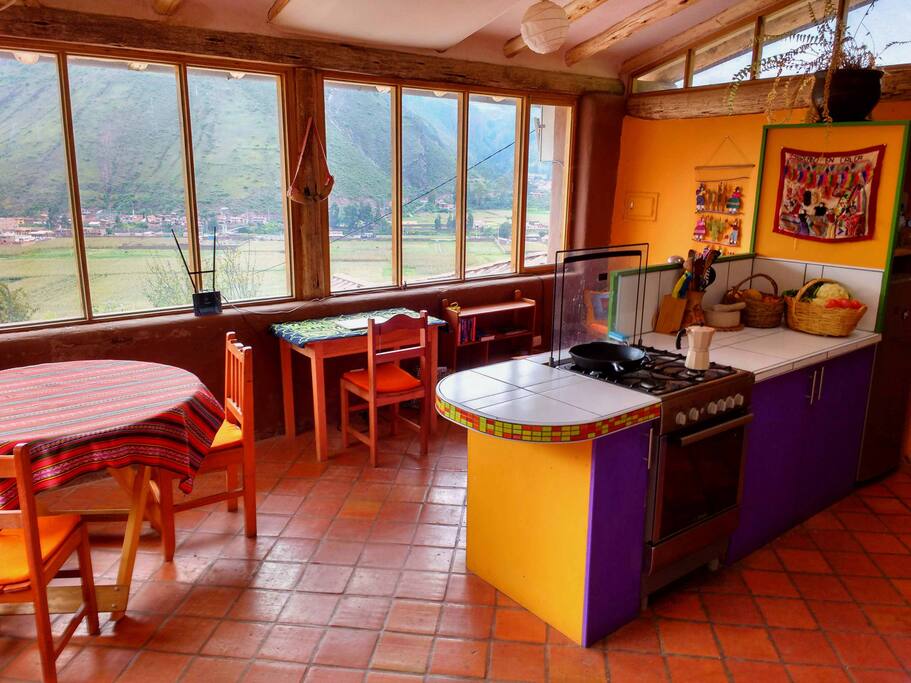 Fully featured kitchen with plenty of counter space. Recently updated with a large stove/oven and refridgerator.