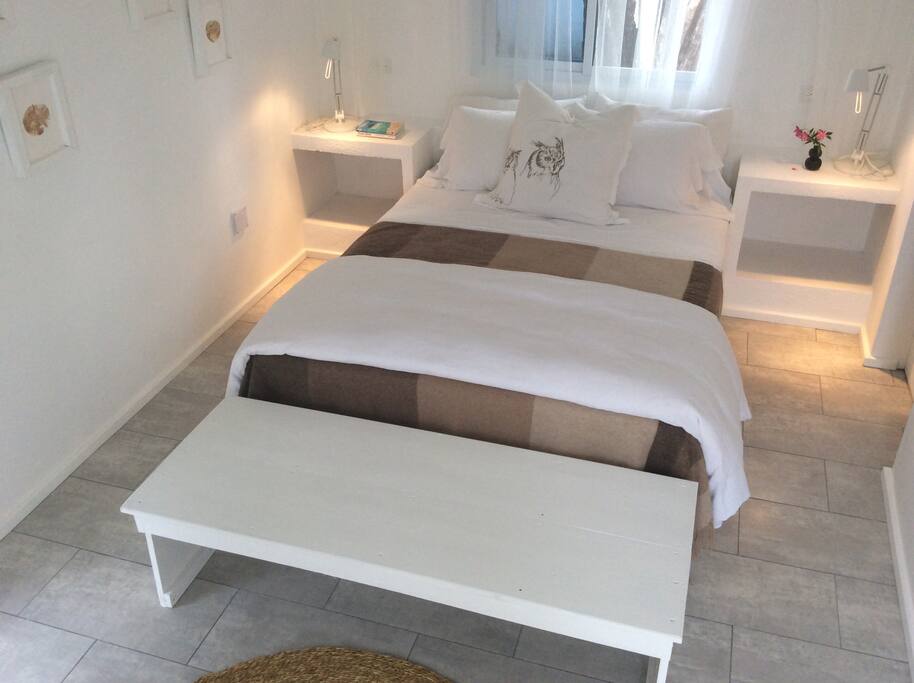Very comfy pillow topper mattress with Restoration Hardware Linen Sheets. AC and a duvet.