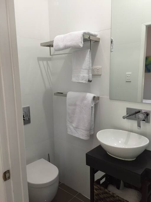 Jade room has a lovely compact ensuite