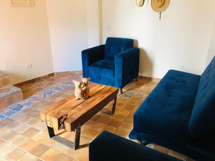 ห้องนั่งเล่นห้องนี้ตั้งอยู่ชั้นบนและอยู่ติดกับห้องนอน #3