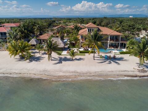 Luxury Beachfront 4 Bedroom Villa near Placencia