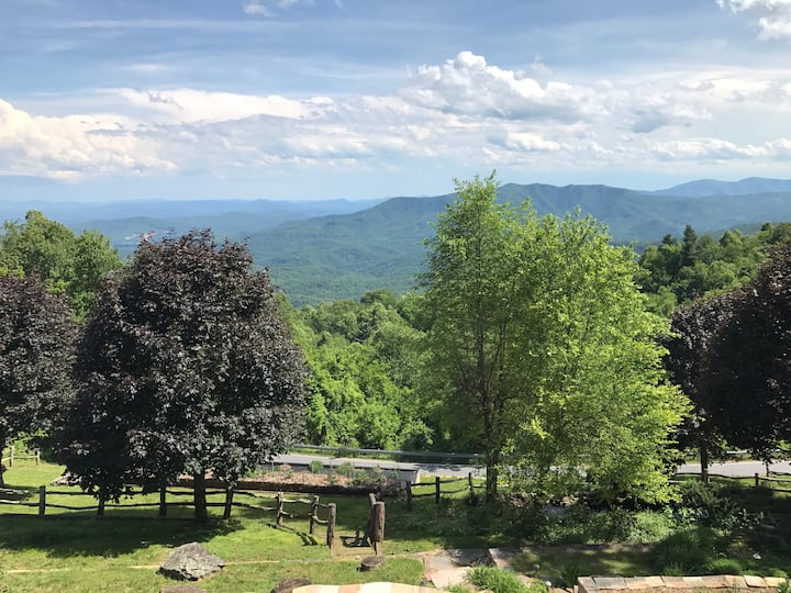 Nob Hill Apartment at Little Switzerland, NC Apartments for Rent in