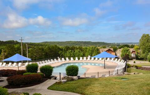 Rustic Retreat Lodge.  Pool, HOT TUB, game room.