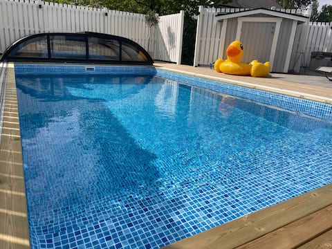 Beautiful large house with pool and outdoor spa