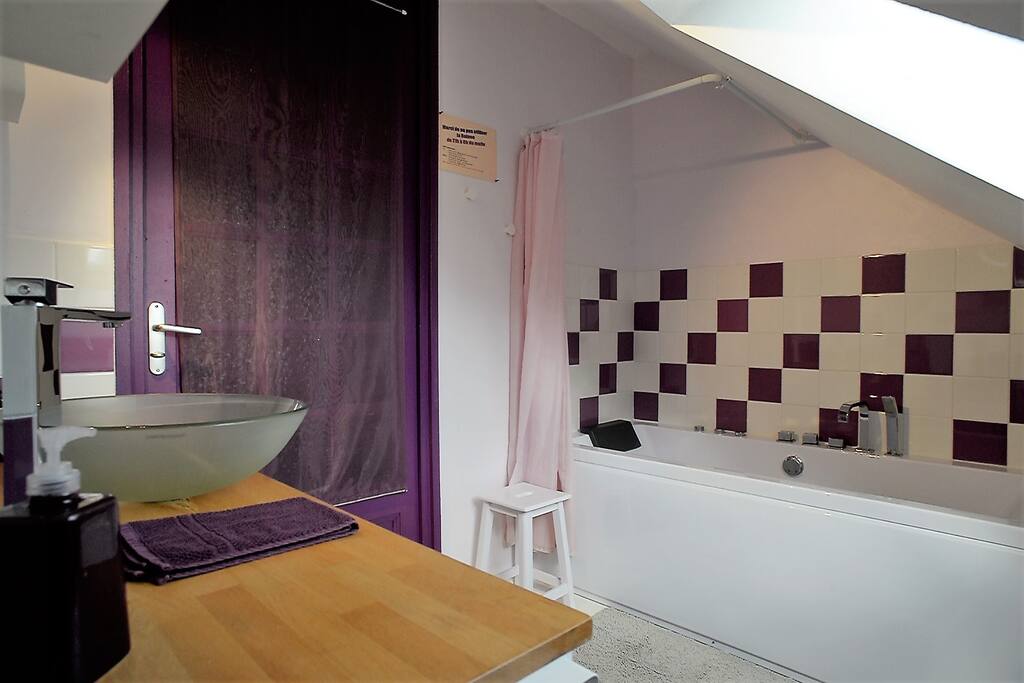 Salle de bains partagée hotes