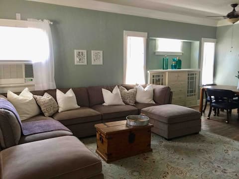 Successful Airbnb property: Historic Home Near Downtown Glendora & Metro in Glendora