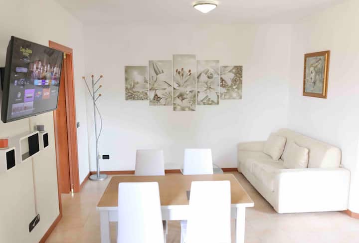 Residenza Aurora | 10 To Gardaland | Swimming Pool - Peschiera del Garda
