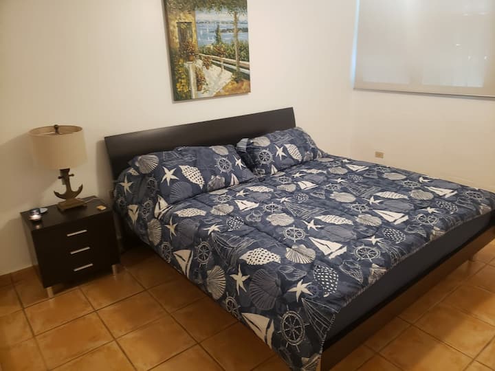 主卧...加大双人床