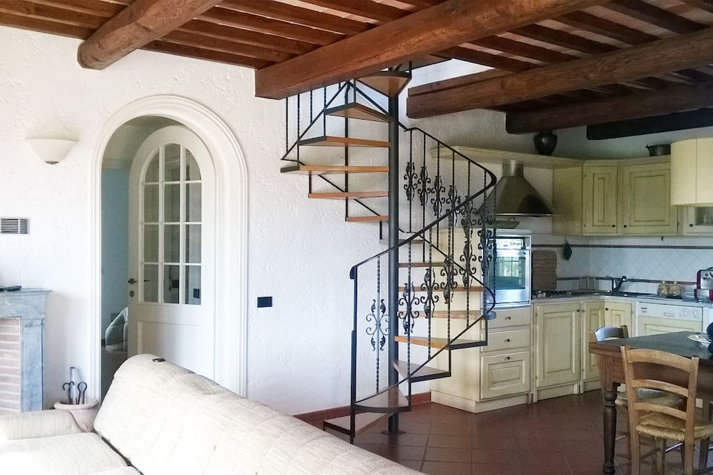 KITCHEN AND LIVING ROOM Cucina e soggiorno