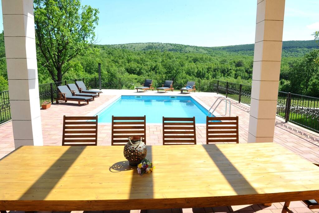 ALLEINSTEHENDES FERIENHAUS MIT POOL - VILLA TIJARA; KROATIEN