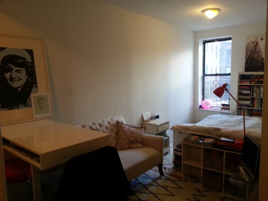 Natural Light, quiet, empty closet, big comfortable bed, perfectly functional kitchen, wifi!