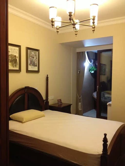 Guest bedroom.