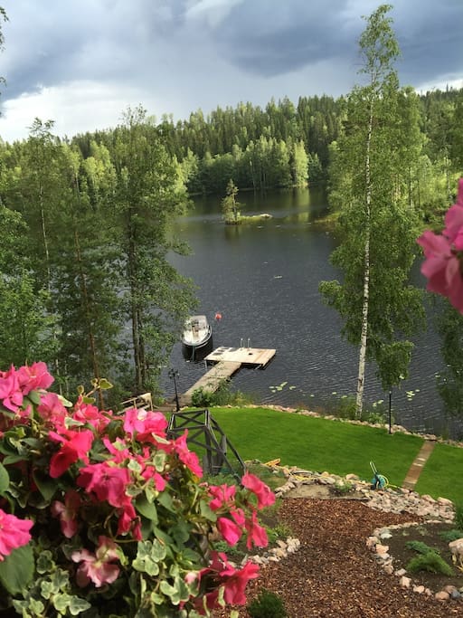 A view from the balcony to the lake