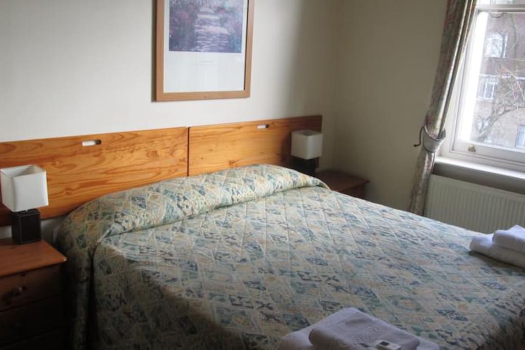 Cosy queen bed
