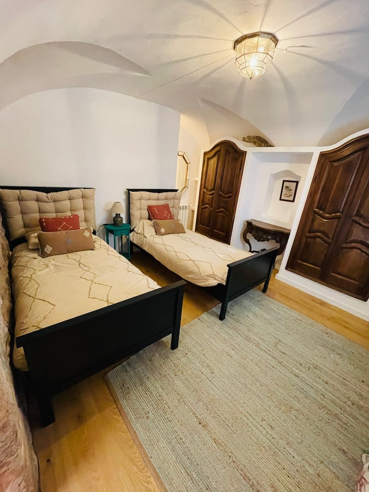 Chumba cha kulala cha watu wawili ghorofani 