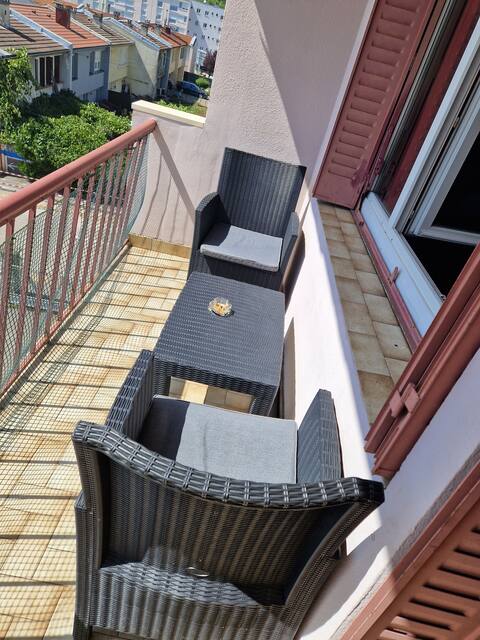 Very beautiful house with balcony !