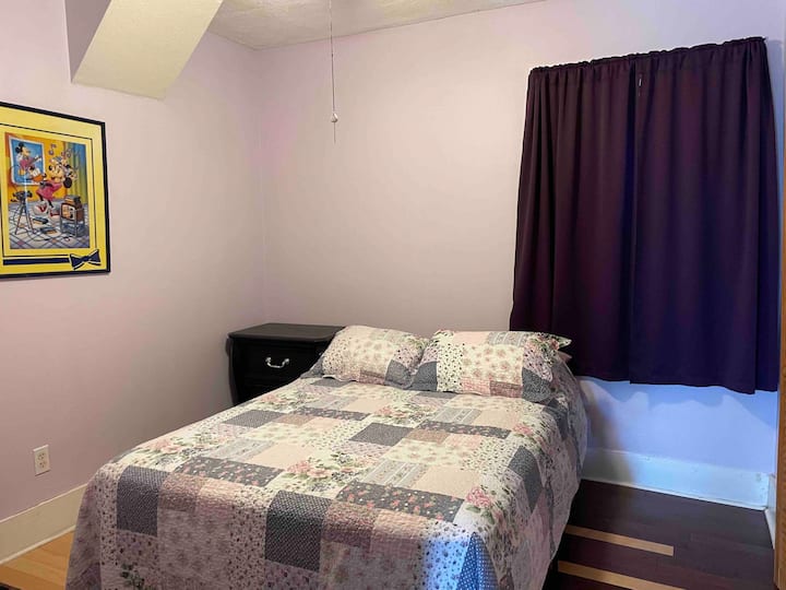 Მეორე საძინებლის სრული ზომის საწოლი 