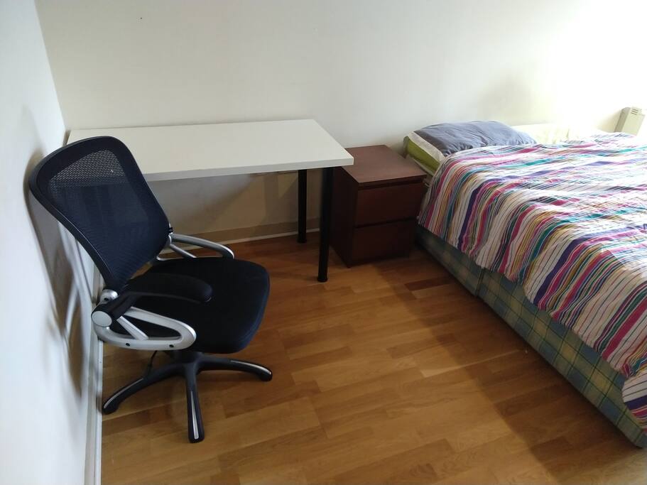 Double bedrrom - desk