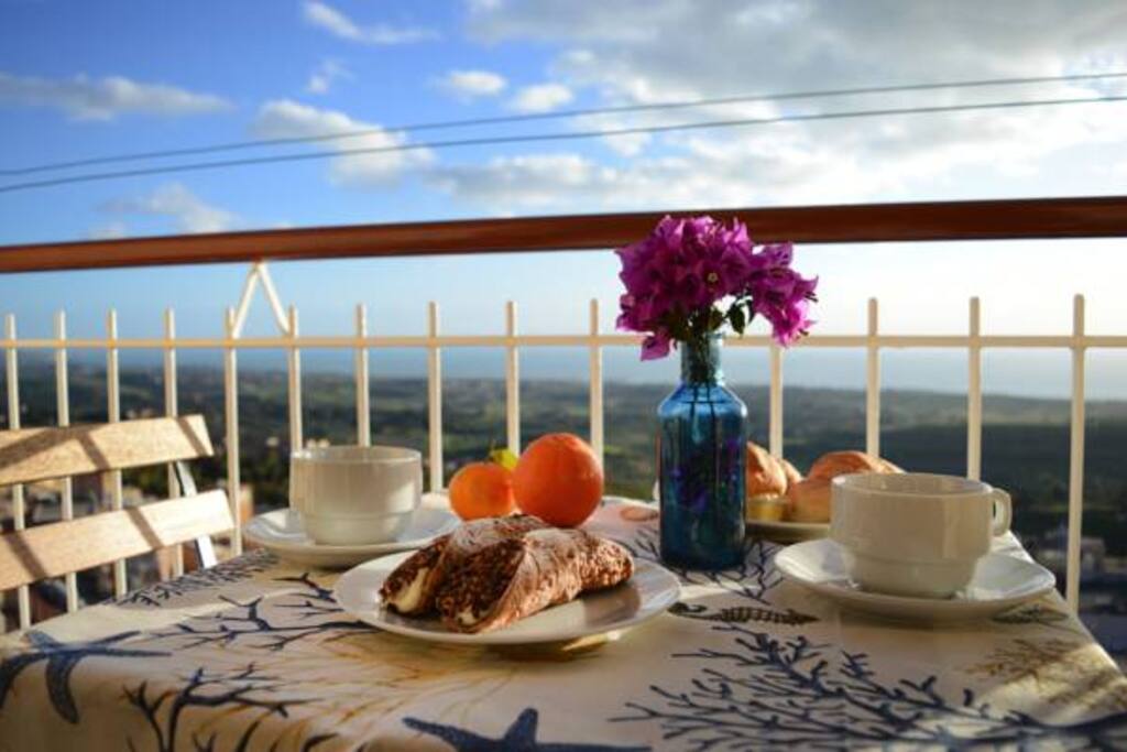 Colazione vista mare