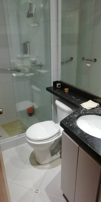 Tu baño es independiente.