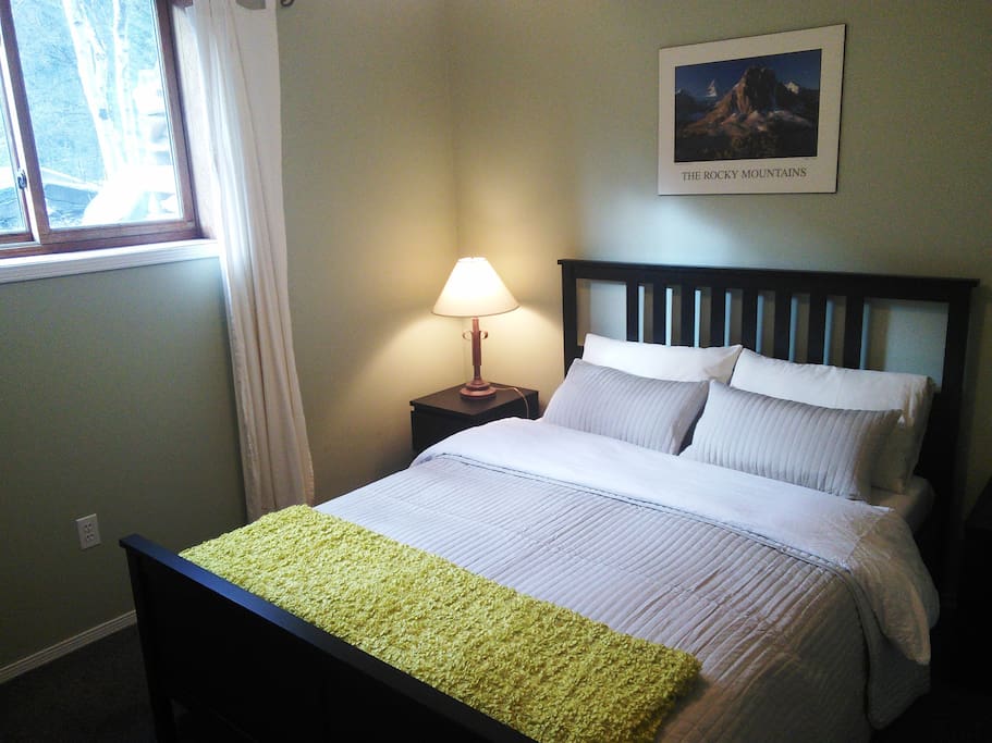 Bedroom with queen bed