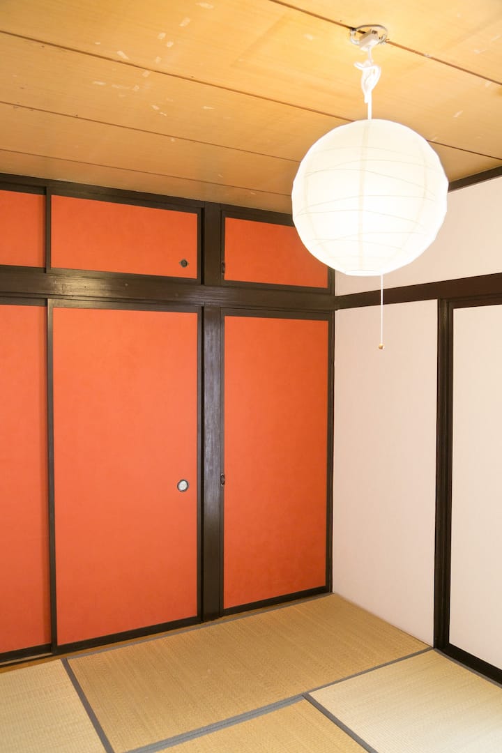 这间卧室已经成为一间日式房间。