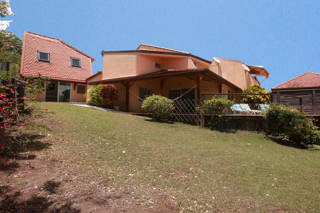 maison vu d'ensemble (annexe a gauche )