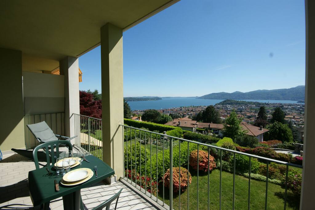 balcone con vista lago