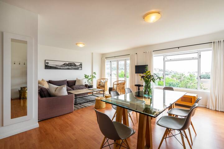 Chic Vibey Kloof Street Apt City Mountain View gallery image 2