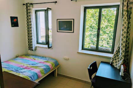 Beautiful new room, super central