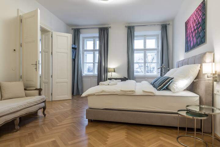 Sunset Presidential Apartment gallery image 3