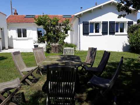 Ideal for 1 to 3 families. Beach and teleworking.