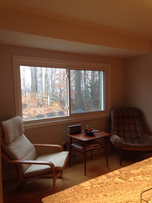 Kitchen sitting area perfect for entertaining.