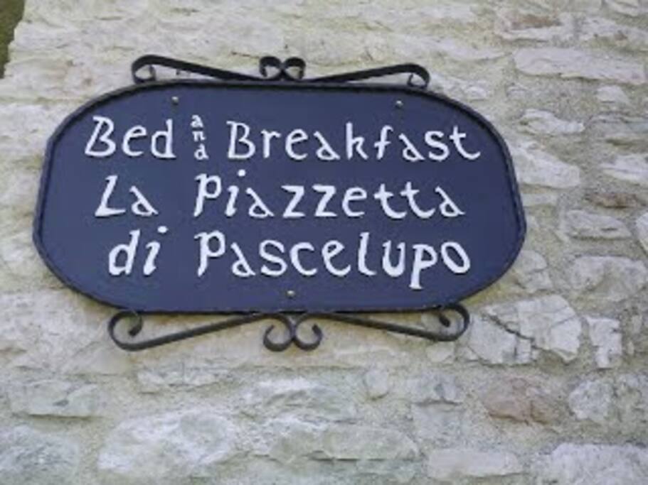 logo B&B la piazzetta di pascelupo