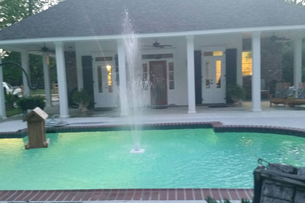 Cabana /guest house. Washer/dryer,full professional series kitchen, full bath,living/dinning, cable and Internet service, private gated and security system on 11 acres.