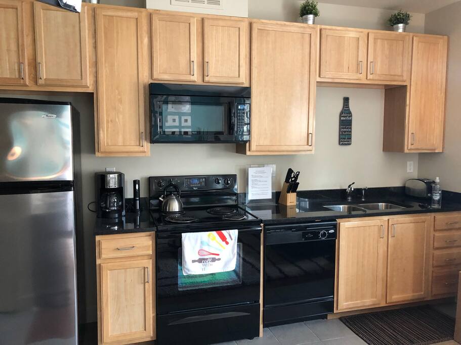 Kitchen w/Granite Countertops