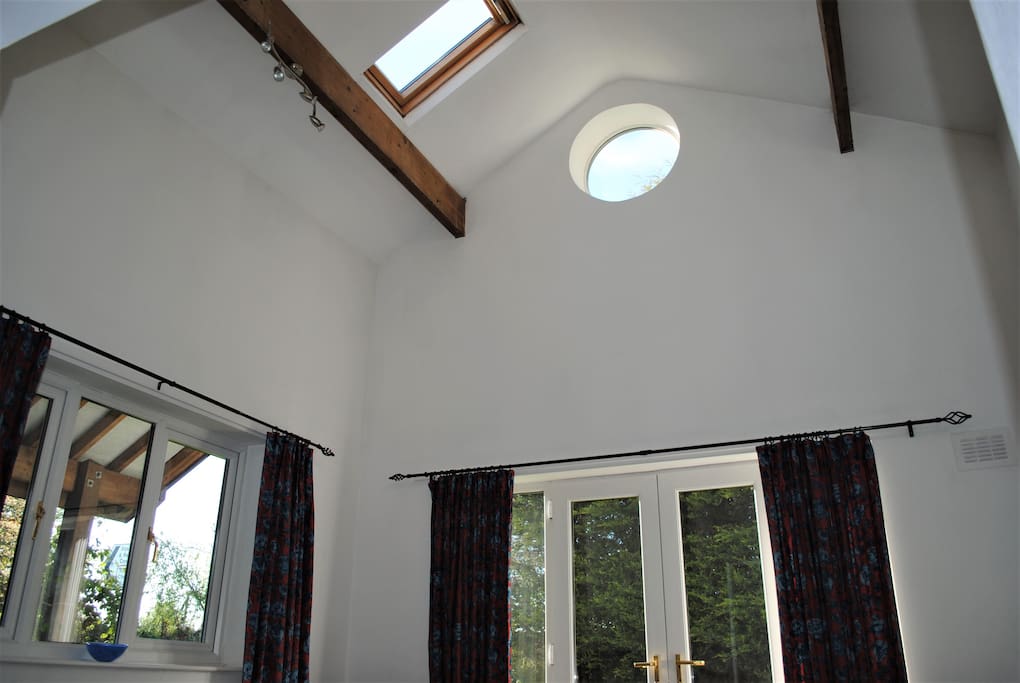 Vaulted ceiling in the sitting room