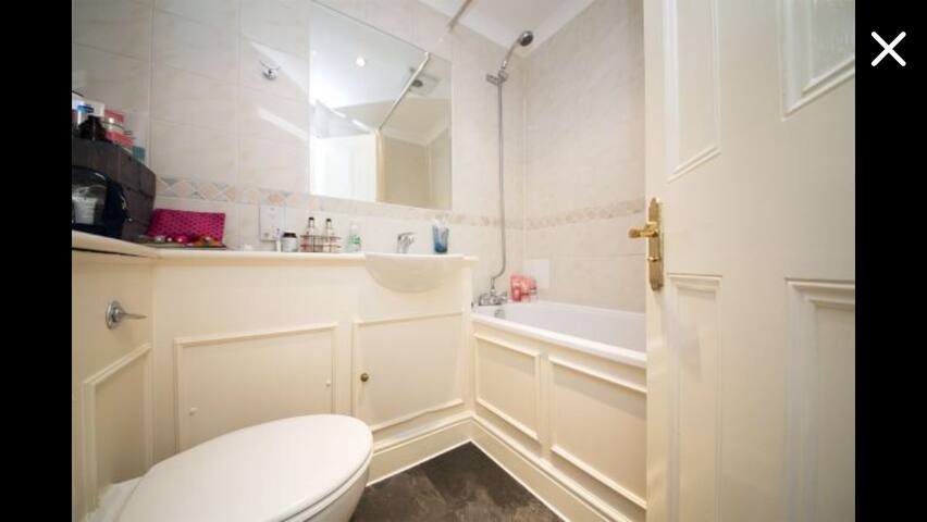 Immaculate Room+Own bathroom-Lancaster Gate@Zone1 gallery image 4
