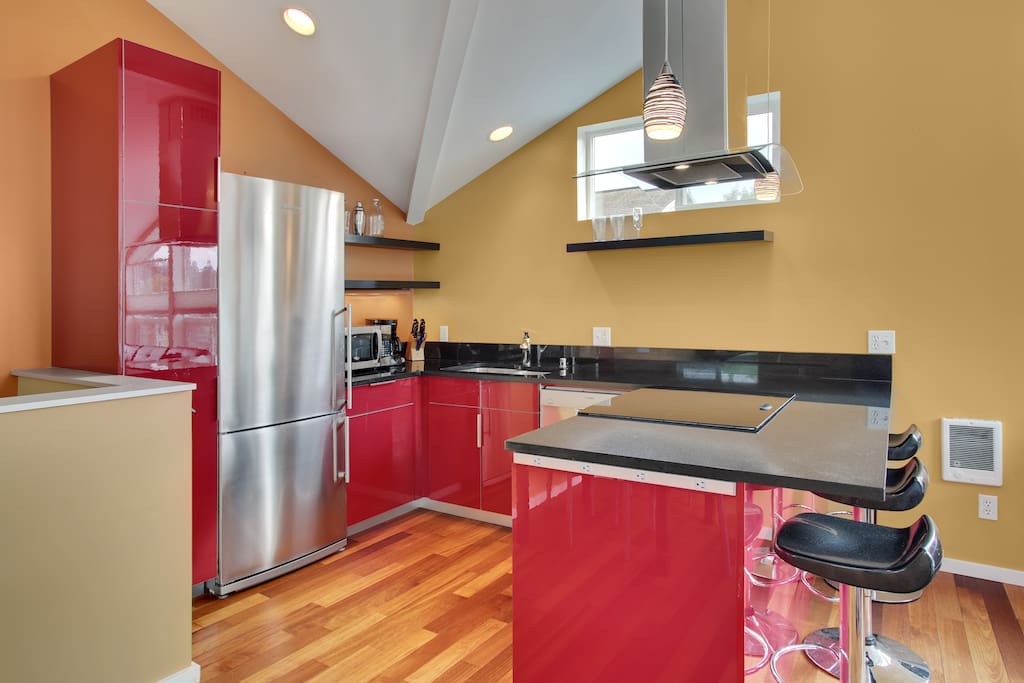 Open space chef's kitchen fully equipped with excellent cookware, bar seating and a master stage.