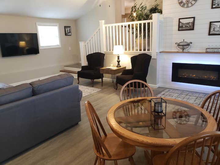 Cozy Cape Cod In Downtown Lebanon - Waynesville, OH