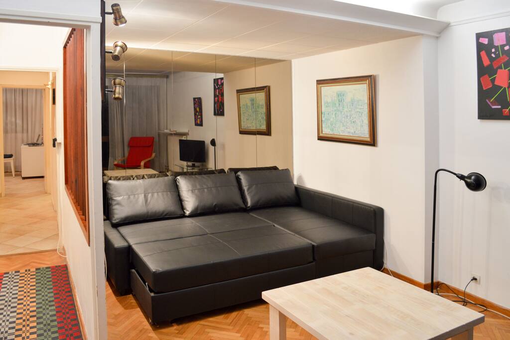 Sofa en cours de transformation en lit.