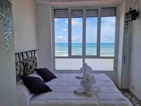 Beachfront, balcony, parking, private access Beach