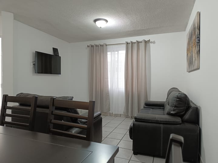 Comfortable, spacious, close to downtown, with garage Apartments for