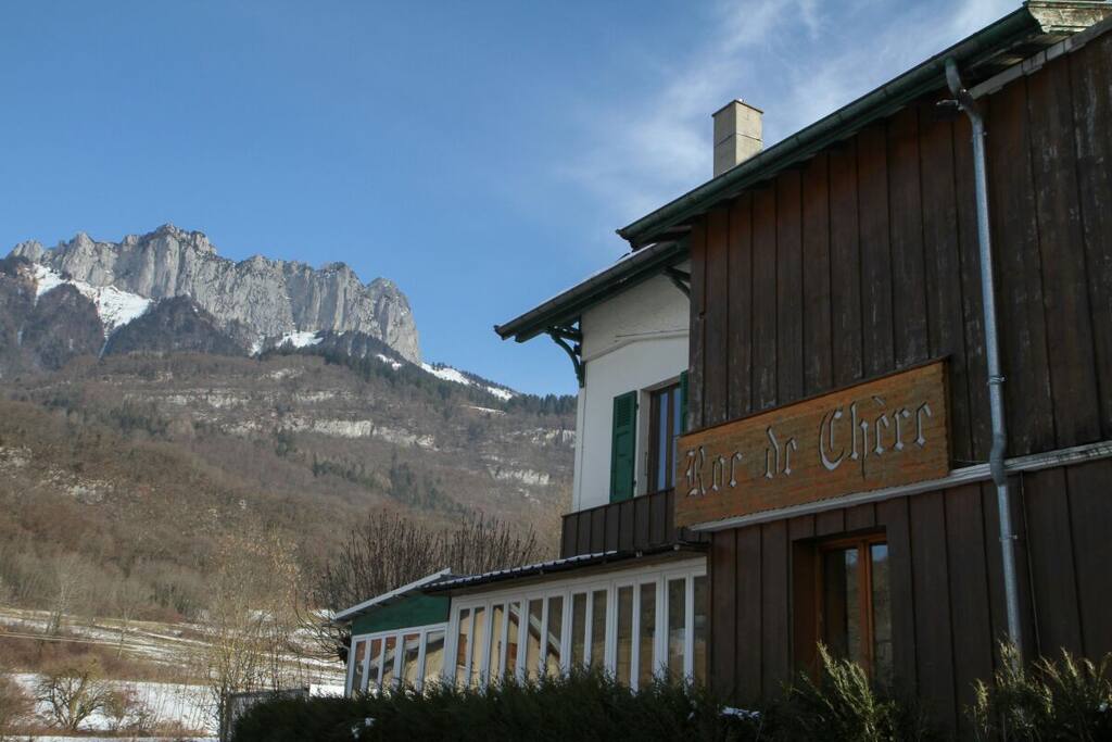 Vue sur les dents Lanfon et decollage planfait spots d'escalade et de parapente