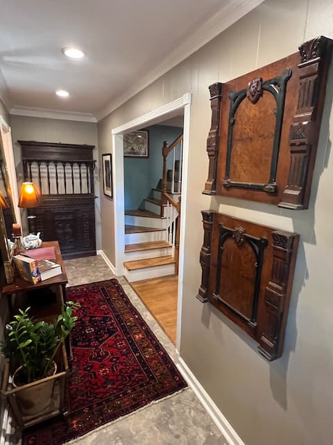 Top performing Airbnb: Elegant 6 Bedroom Home in Heart of Memphis in Colonial Acres