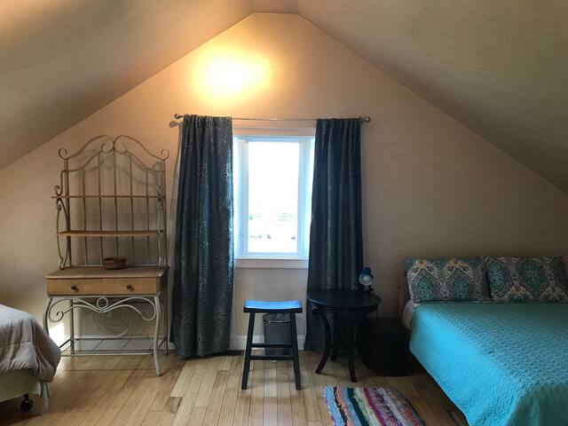 Federal Hill, Masters w/ Private Bathroom, (Rm 1)